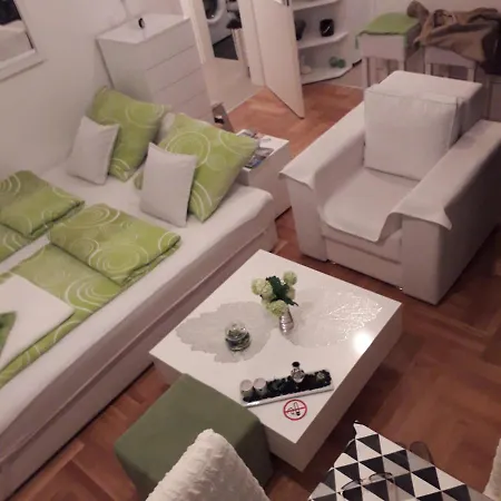 -stan U Centru トレビニエ