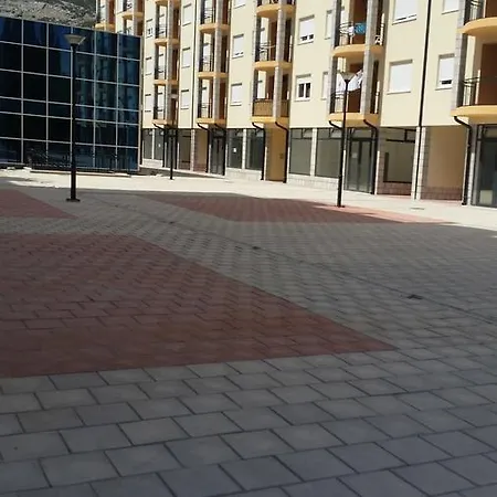 Apartament -stan U Centru *