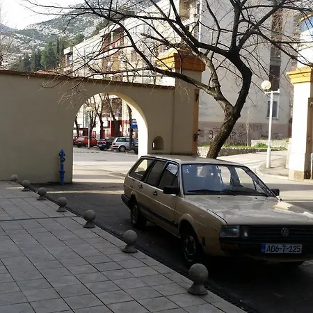 -stan U Centru * トレビニエ