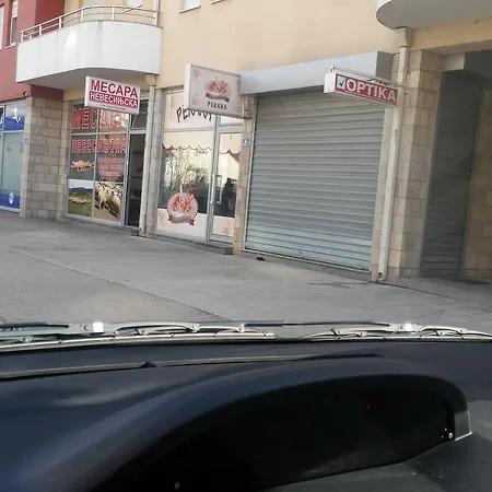 -stan U Centru アパート トレビニエ